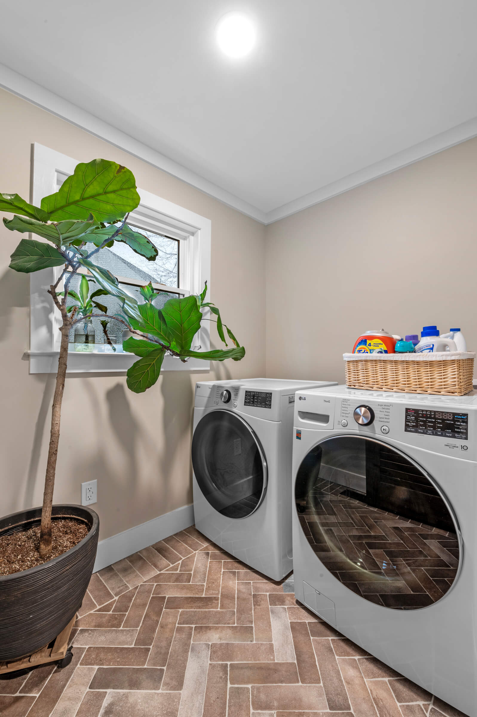 Apex Mud & Laundry Room — 8